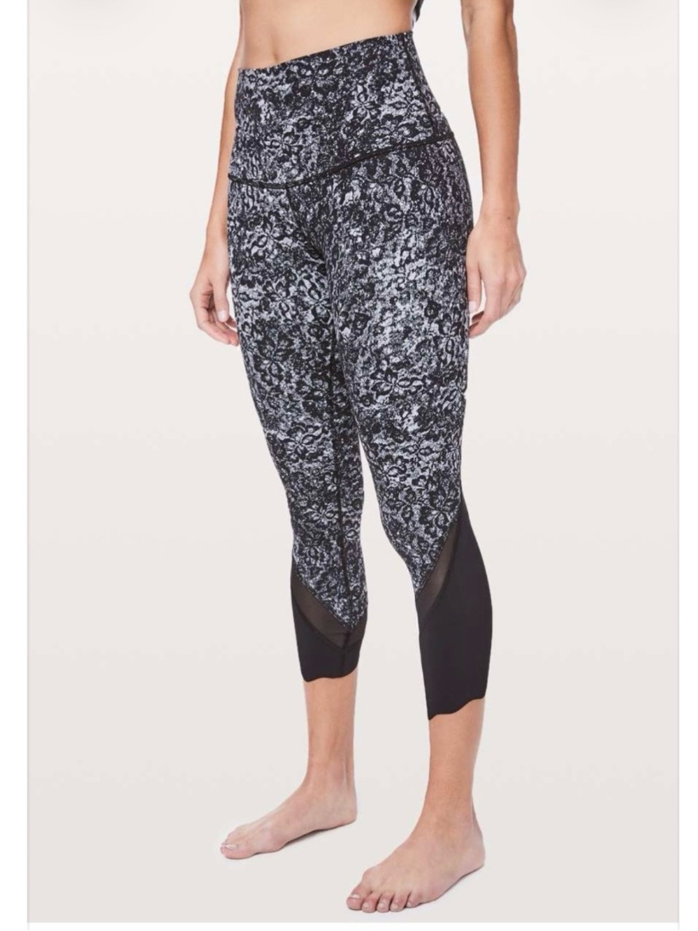 Lululemon Wunder Under Crop II Scallop Hem 24" Size 8